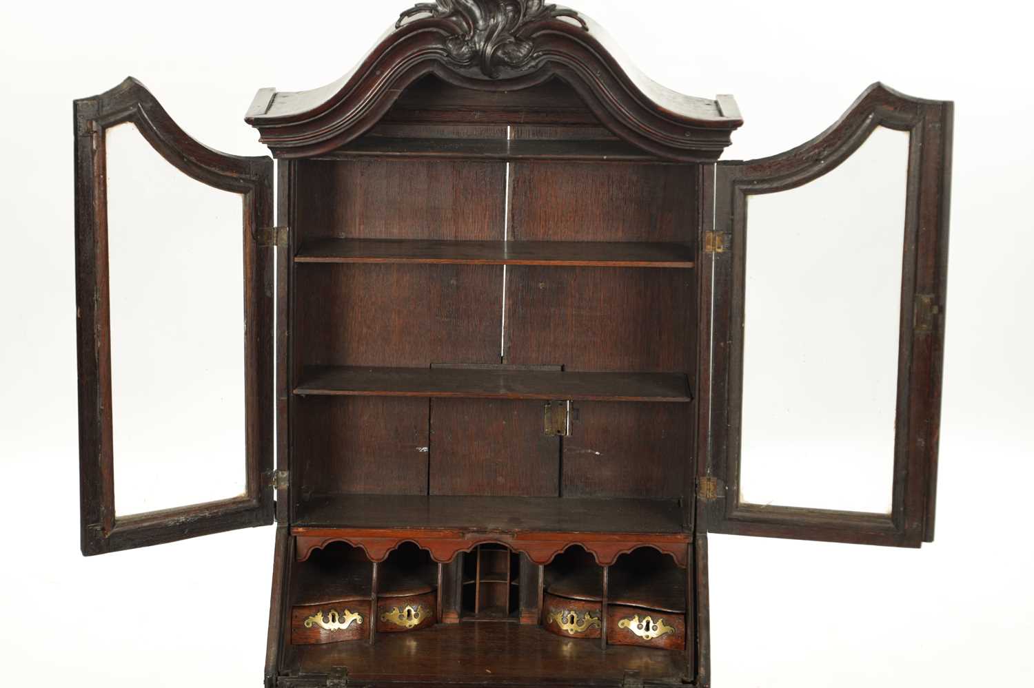 AN 18TH CENTURY APPRENTICE MINIATURE BUREAU BOOKCASE - Image 4 of 8