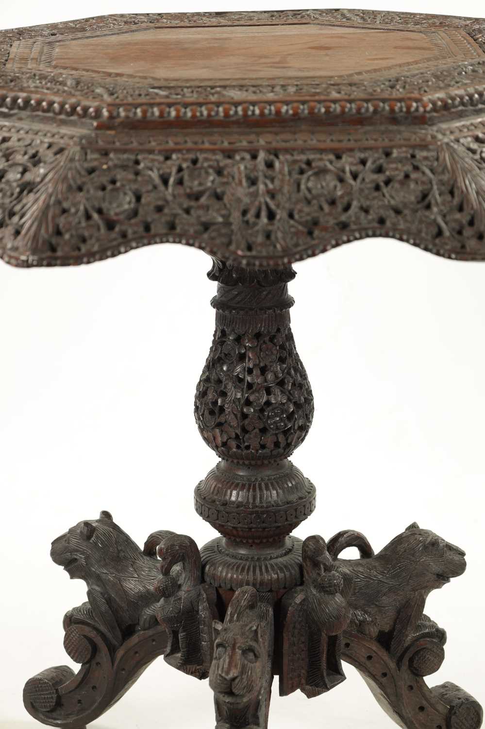 A 19TH CENTURY CARVED HARDWOOD ANGLO INDIAN CENTRE TABLE - Image 5 of 6