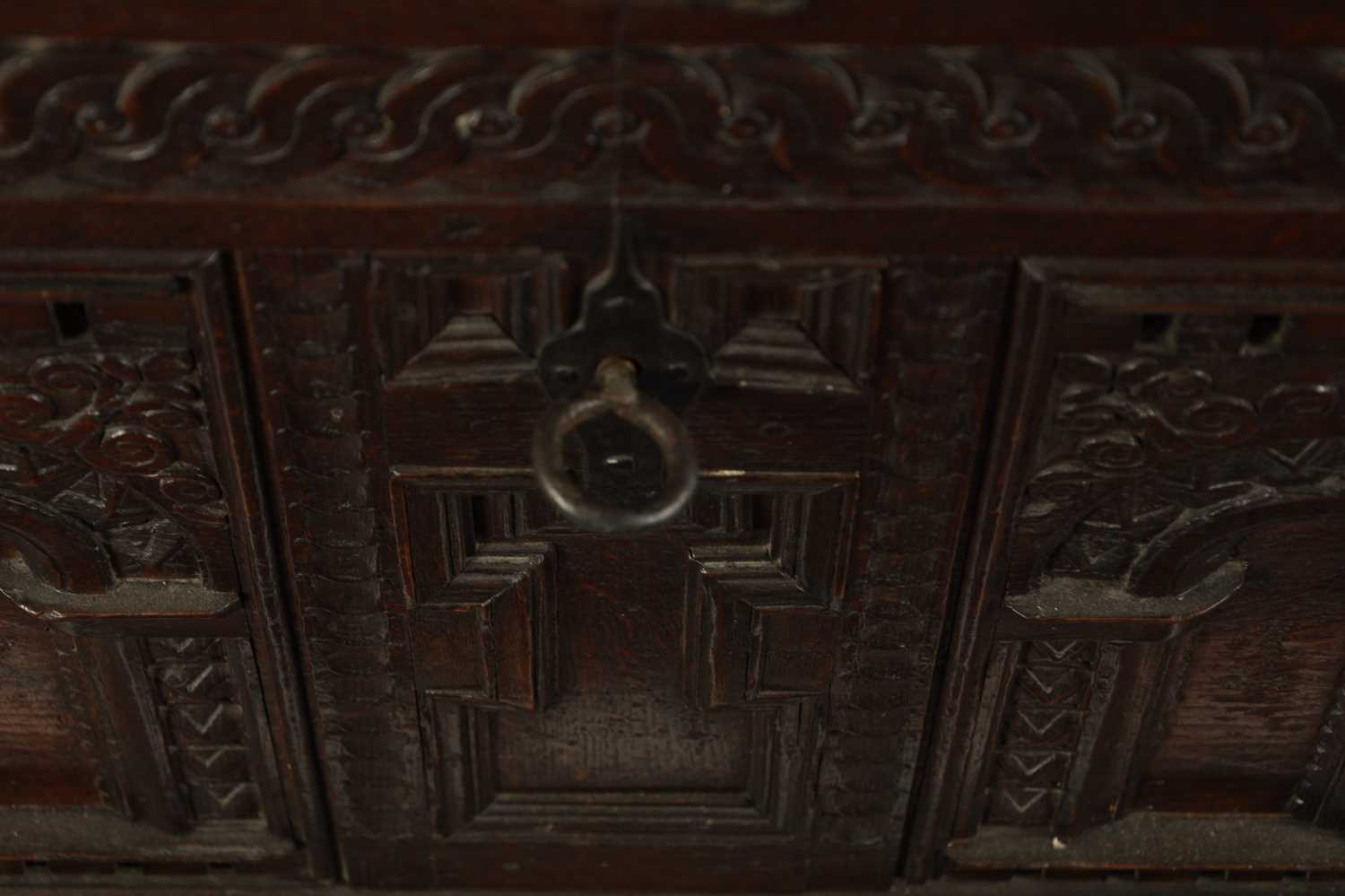 AN EARLY 18TH CENTURY FLEMISH OAK KIST DATED 1718 - Image 6 of 10