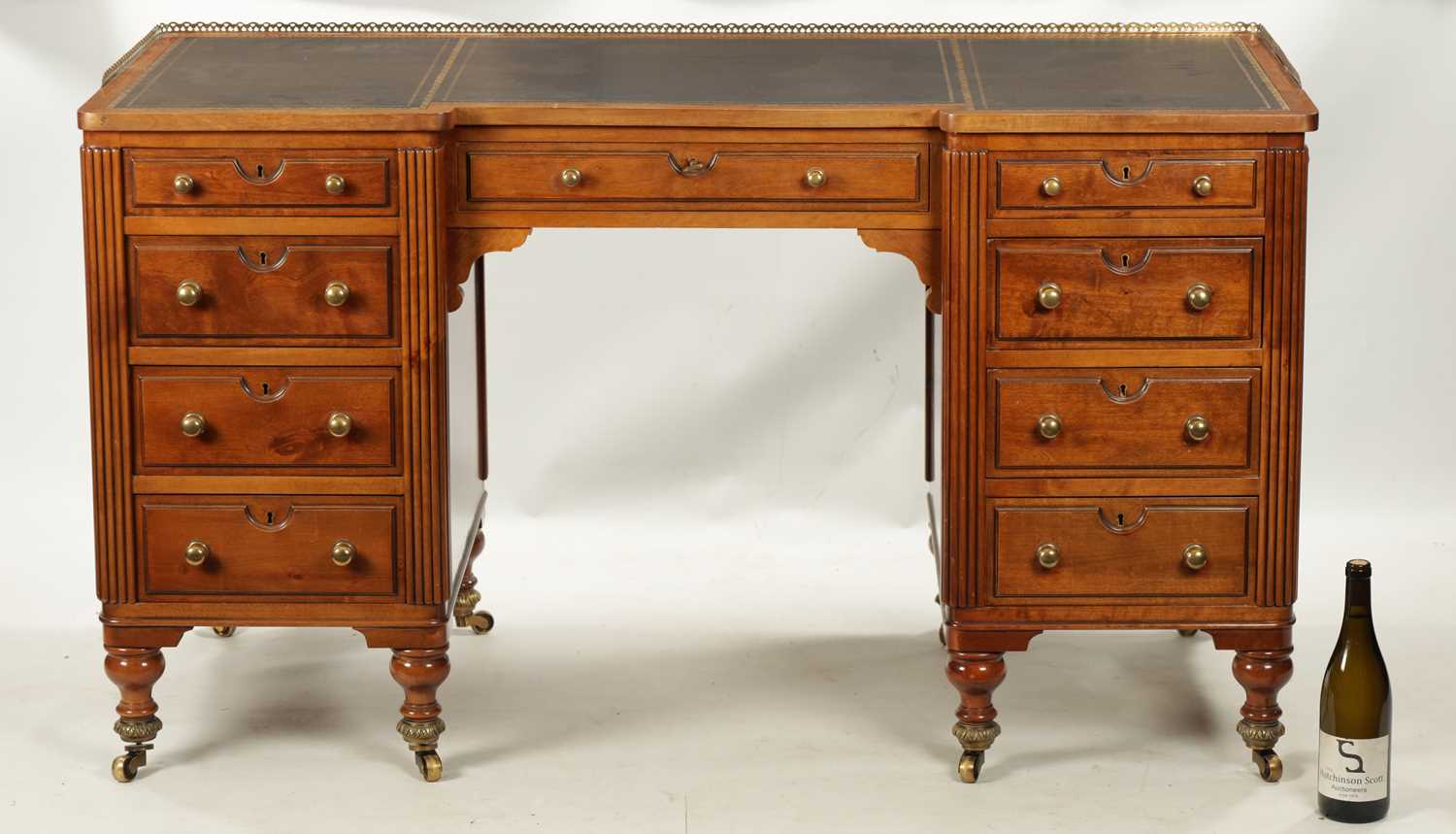 A 20TH CENTURY FRENCH MAHOGANY DESK - Image 3 of 11