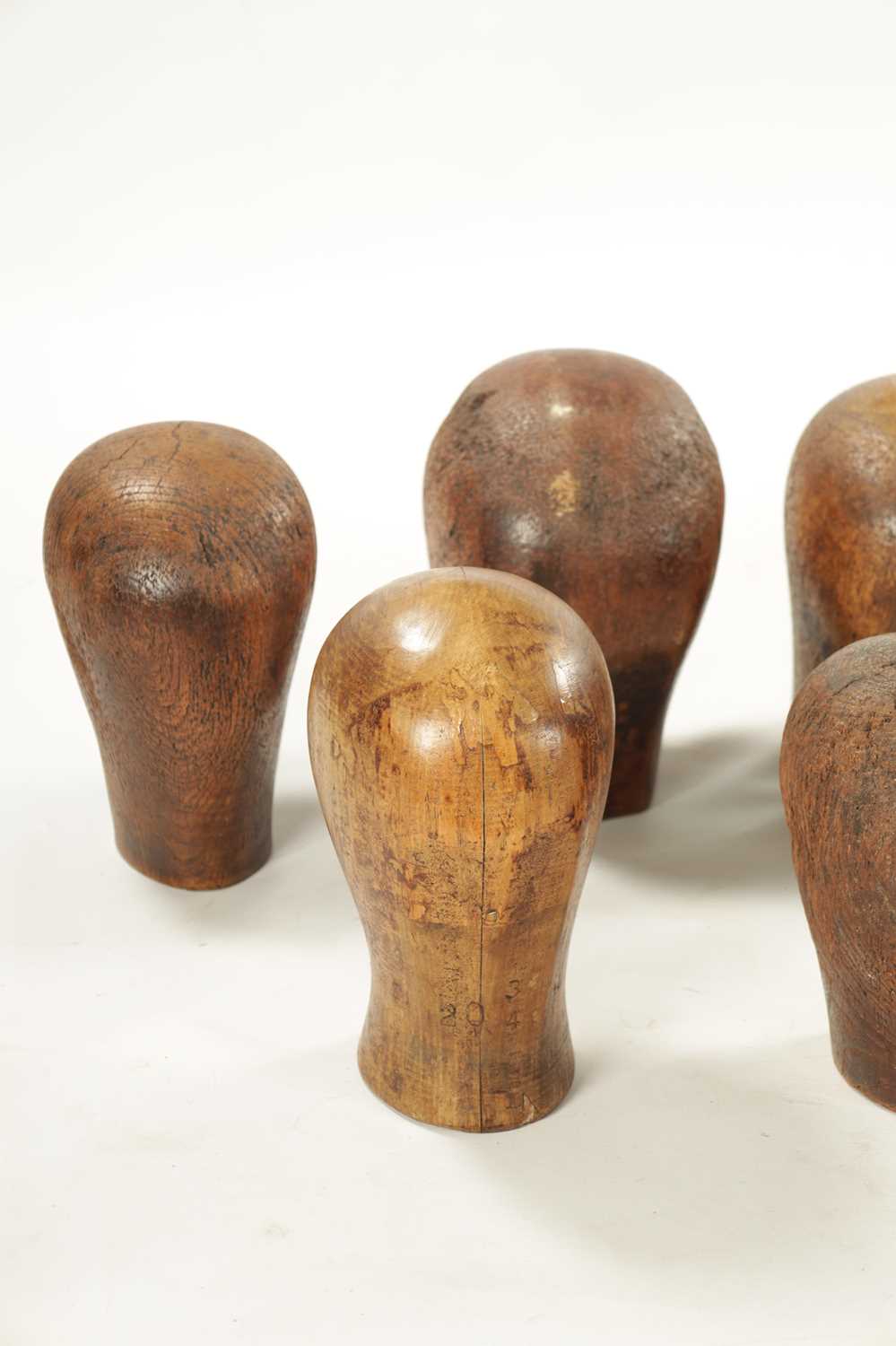 A COLLECTION OF THIRTEEN 19TH CENTURY WOODEN WIG STANDS - Image 3 of 9