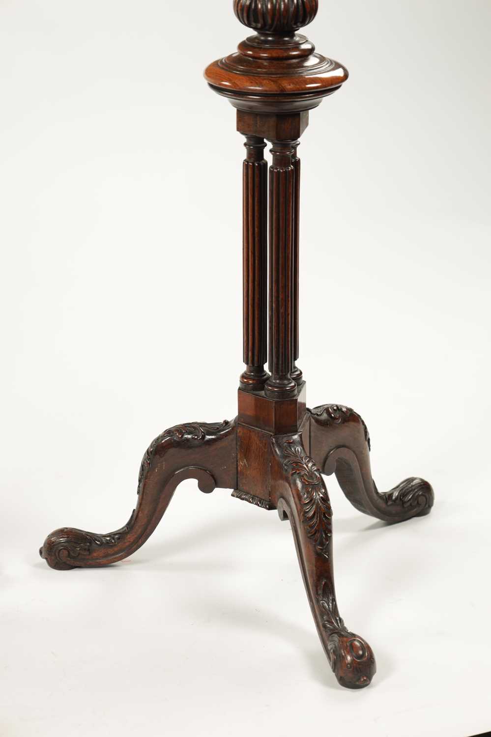 A MATCHED PAIR OF LATE REGENCY ROSEWOOD WINE TABLES IN THE MÄNNER OF GILLOWS - Image 6 of 12