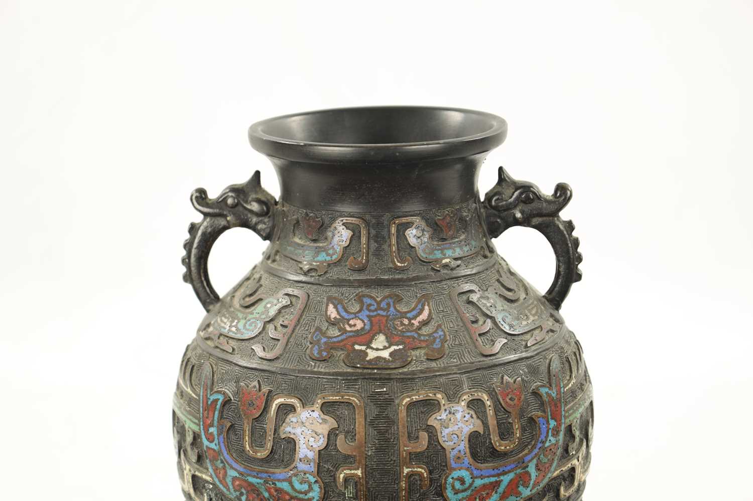 A CHINESE BRONZE AND CLOISONNE ENAMEL VASE - Image 6 of 7