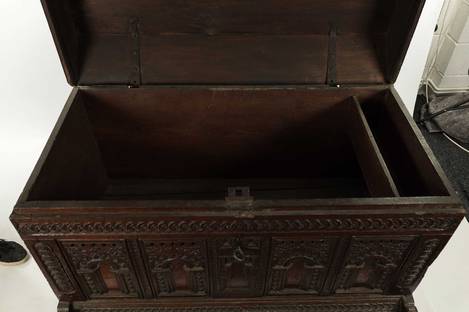 AN EARLY 18TH CENTURY FLEMISH OAK KIST DATED 1718 - Image 7 of 10