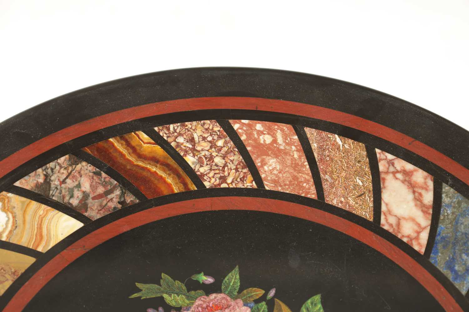 A FINE AND RARE 19TH CENTURY ITALIAN MICRO MOSAIC AND SPECIMEN MARBLE CIRCULAR TOPPED TABLE - Image 5 of 7