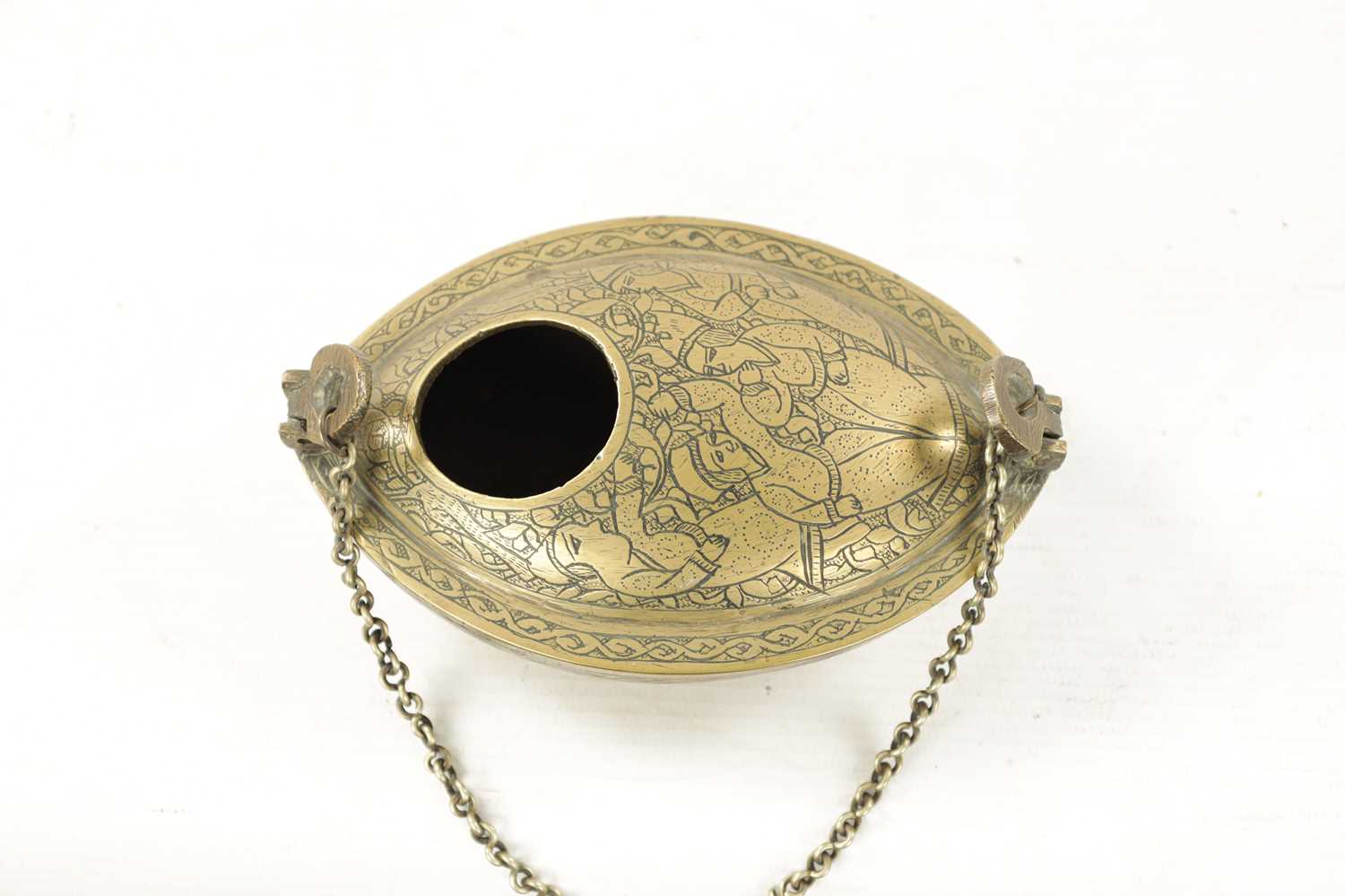 AN ANTIQUE PERSIAN ENGRAVED BRASS HANGING OIL LAMP - Image 3 of 4