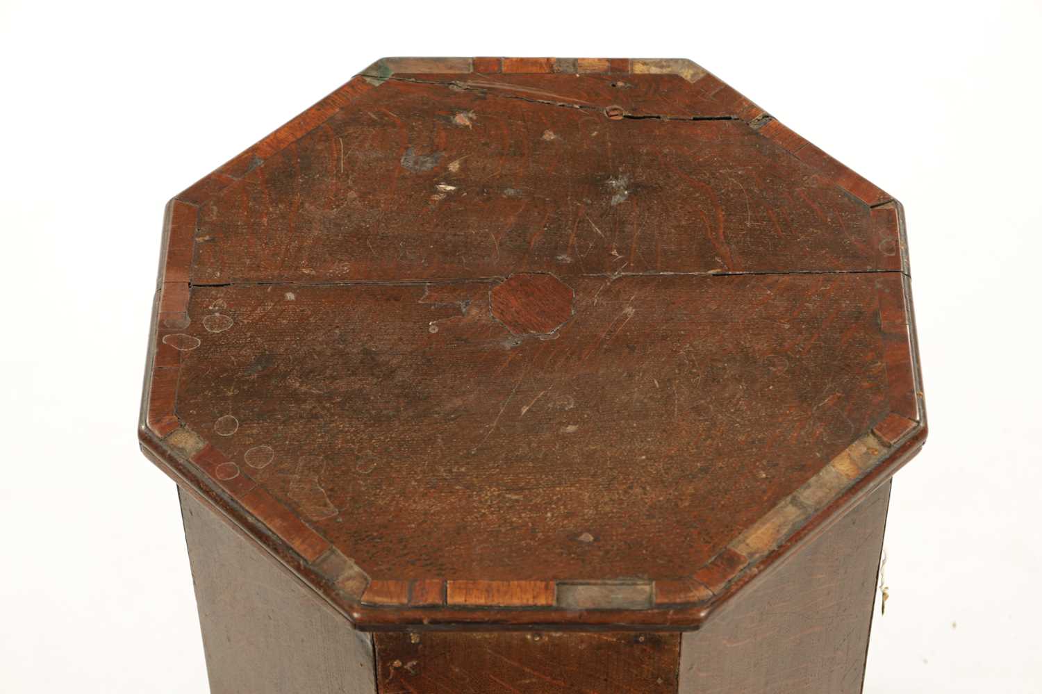 A QUEEN ANNE OCTAGONAL OAK AND WALNUT CROSS-BANDED CLOSE STOOL - Image 3 of 7