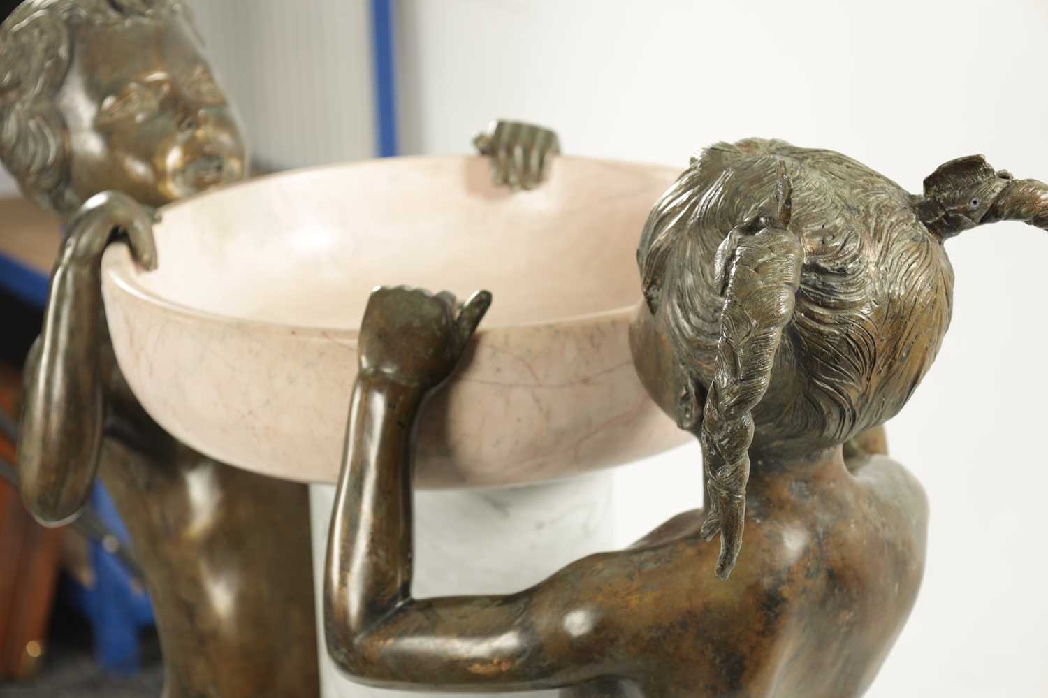 A 20TH CENTURY FIGURAL BRONZE AND MARBLE FOUNTAIN - Image 4 of 7