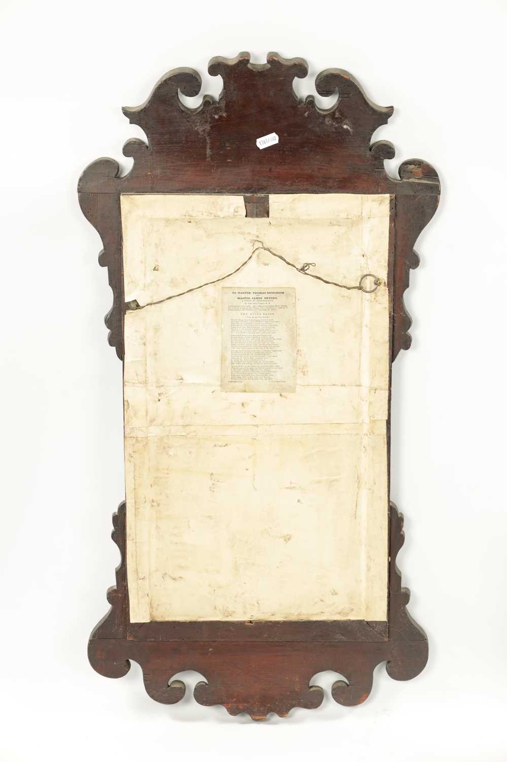 A SMALL 18TH CENTURY WALNUT HANGING MIRROR - Image 6 of 6