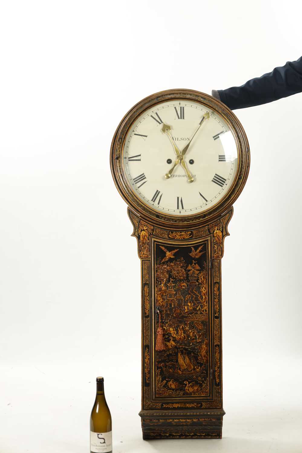 WILSON, PETERBOROUGH. A GEORGE III LACQUERED CHINOISERIE STRIKING TAVERN CLOCK - Image 5 of 10