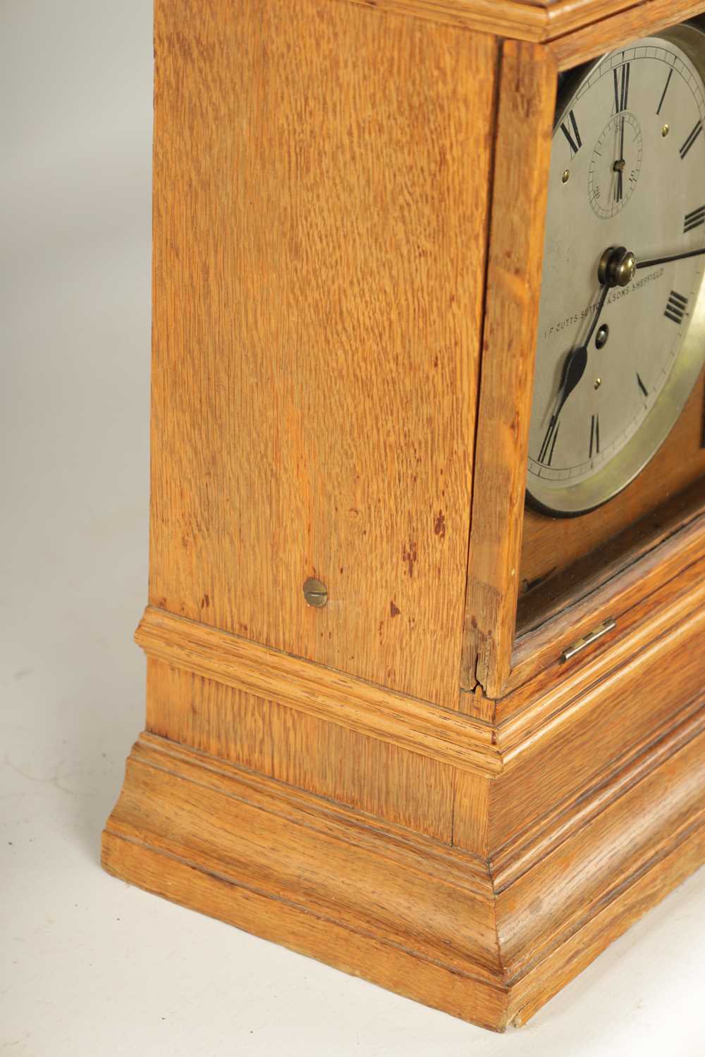 I.P. CUTTS SUTTON & SONS, SHEFFIELD. A LATE 19TH CENTURY OAK CASED WEATHER STATION BAROGRAPH - Bild 3 aus 14