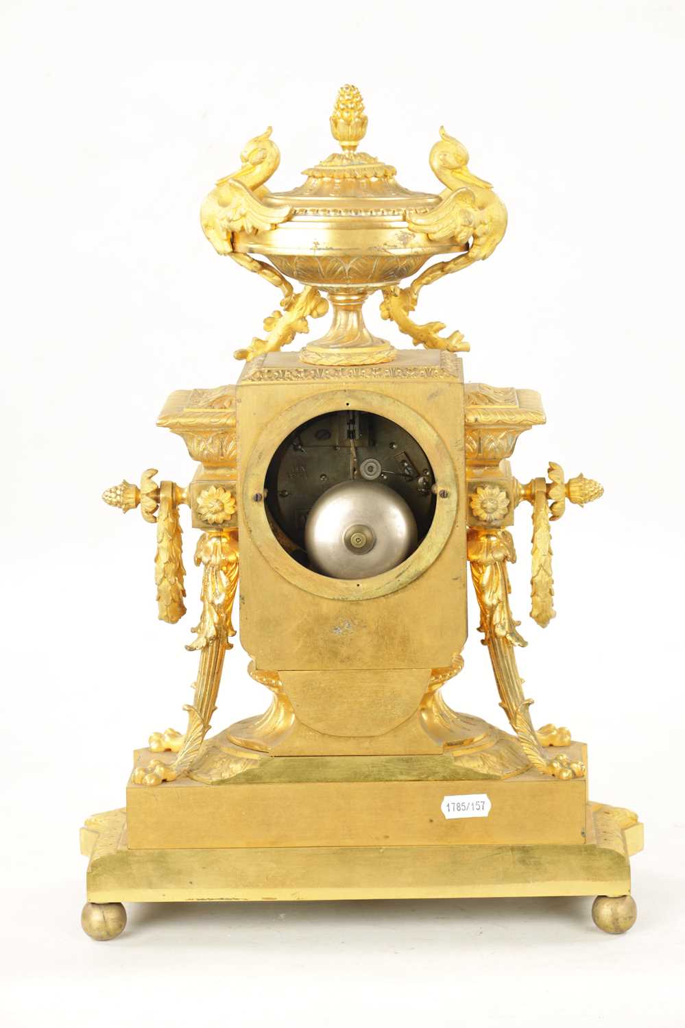 A 19TH CENTURY FRENCH ORMOLU MANTEL CLOCK - Image 8 of 9