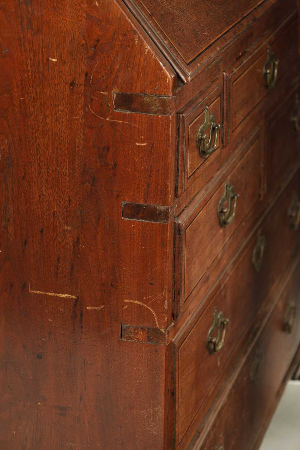 AN EARLY 18TH CENTURY COLONIAL PADOUK WOOD BUREAU - Image 9 of 9