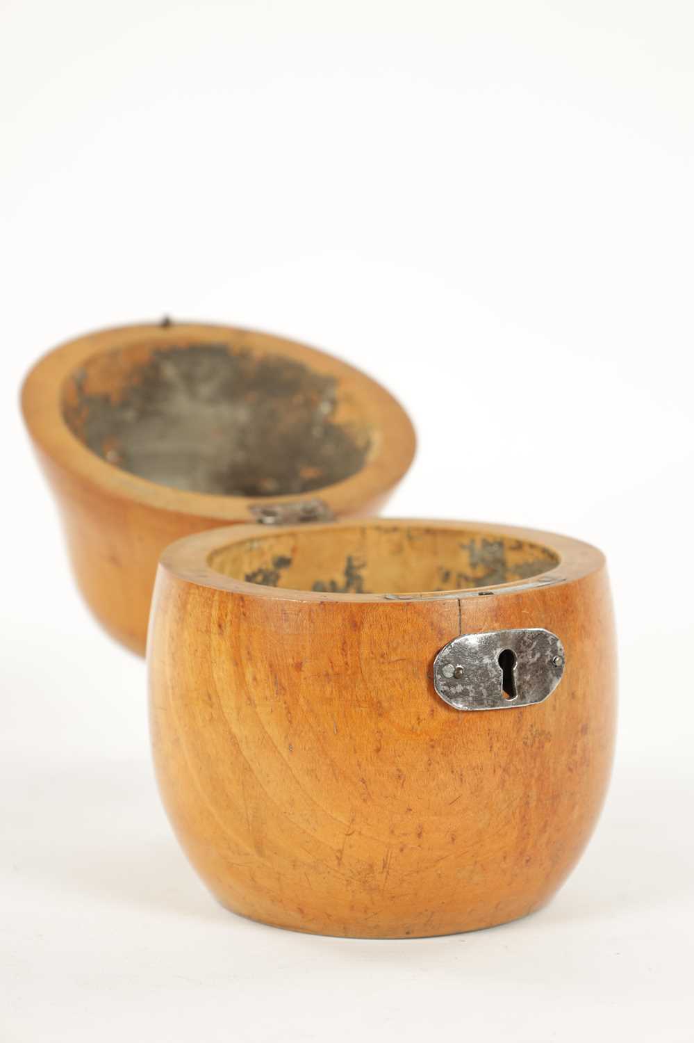 A GEORGE III FRUIT WOOD TEA CADDY OF LARGE SIZE FORMED AS A PEAR - Image 5 of 8