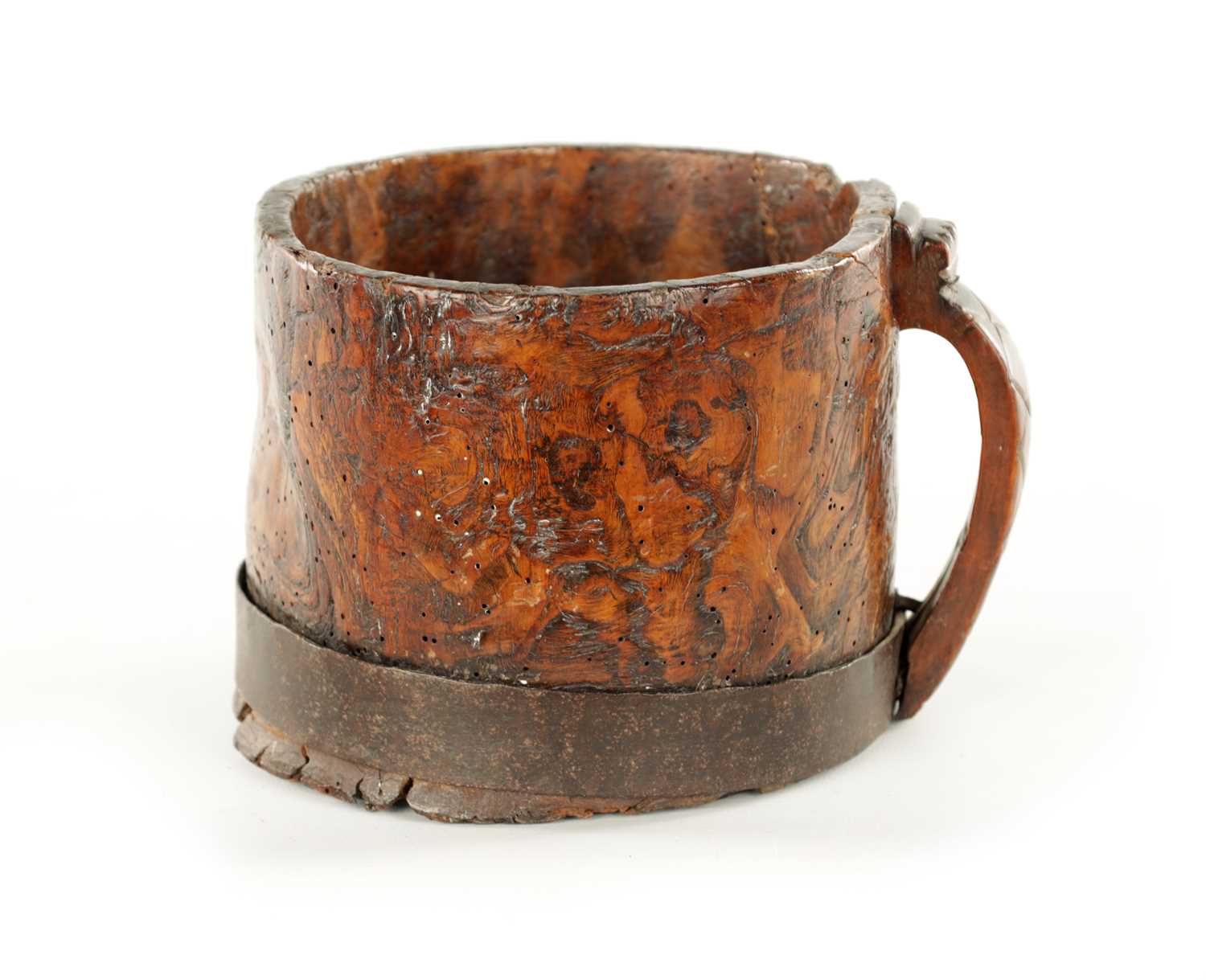 AN 18TH CENTURY SCANDINAVIAN BURR ELM AND IRON BOUND MUG