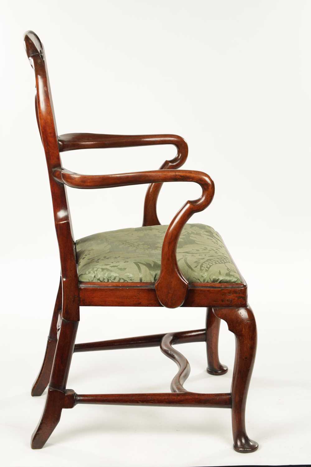 AN 18TH CENTURY WALNUT AND MARQUETRY INLAID ARM CHAIR - Image 10 of 10