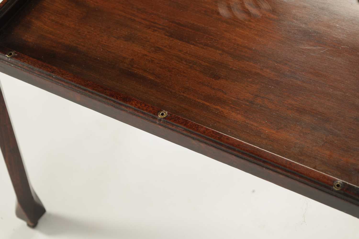 A RARE AND UNUSUAL GEORGE II MAHOGANY ARTIST’S TABLE IN THE MANNER OF THOMAS CHIPPENDALE - Image 6 of 14