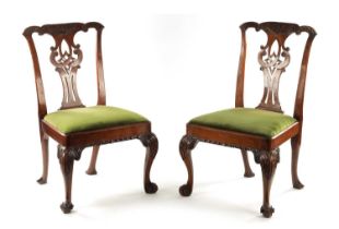 A GOOD PAIR OF MID 18TH CENTURY WALNUT SIDE CHAIRS