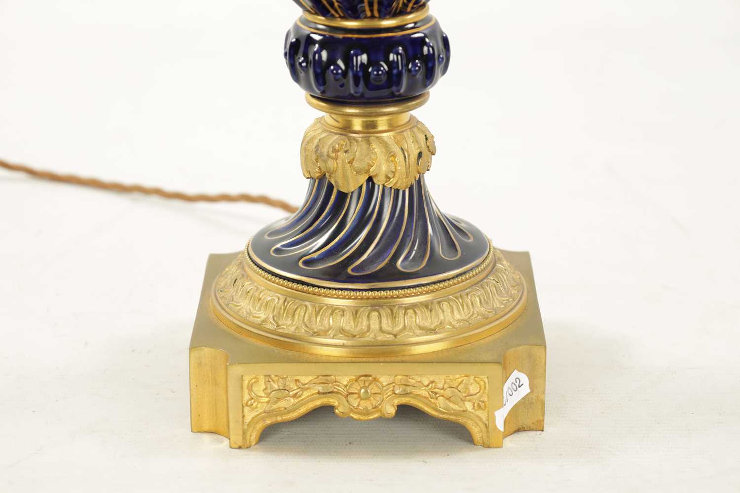 A LATE 19TH CENTURY ORMOLU AND SEVRES PORCELAIN VASE CONVERTED TO A LAMP - Image 3 of 5