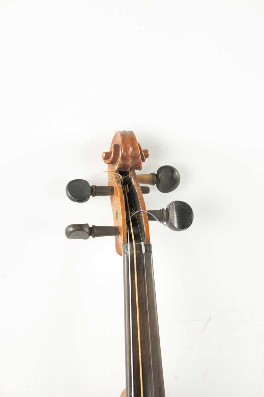 AN OLD CHILDRENS VIOLIN - Image 3 of 5