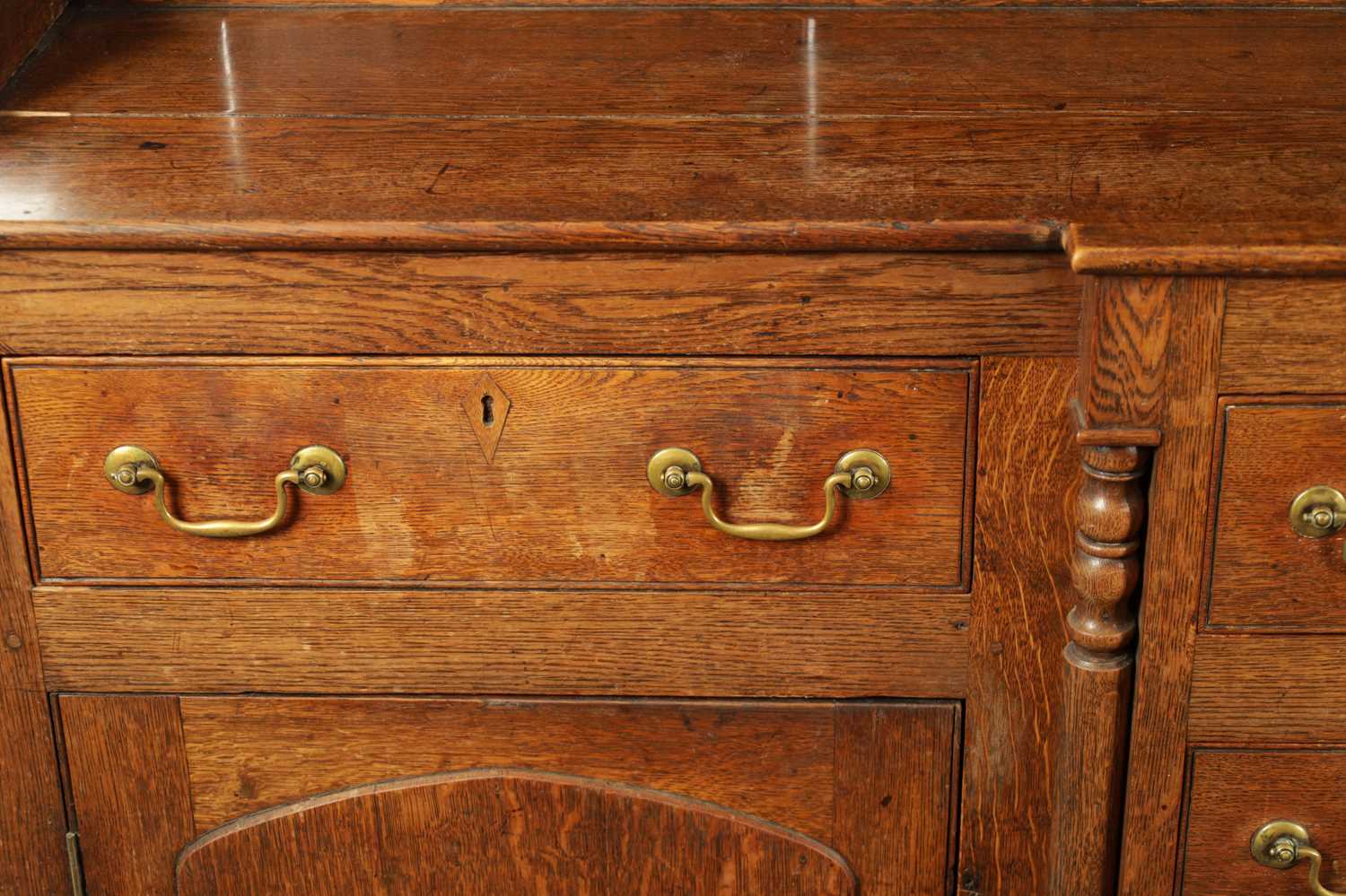 A LATE 18TH CENTURY WELSH OAK DRESSER AND RACK - Image 3 of 10