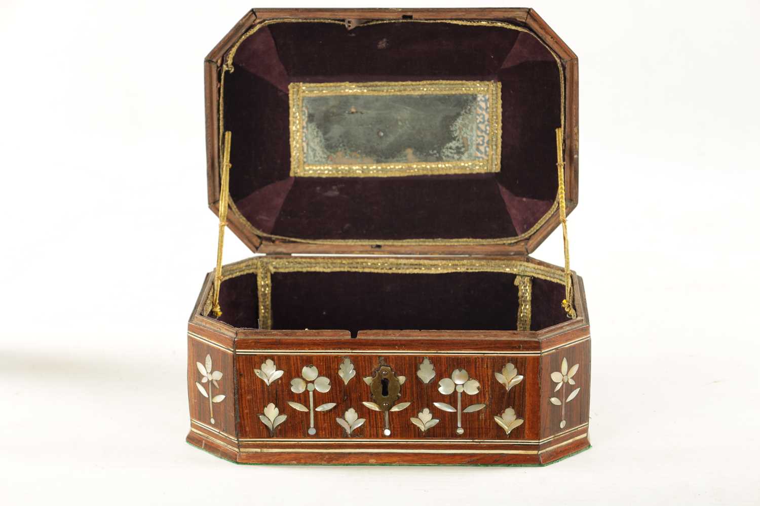 AN EARLY 18TH CENTURY SOUTH AMERICAN MOTHER OF PEARL INLAID BOX - Image 6 of 9