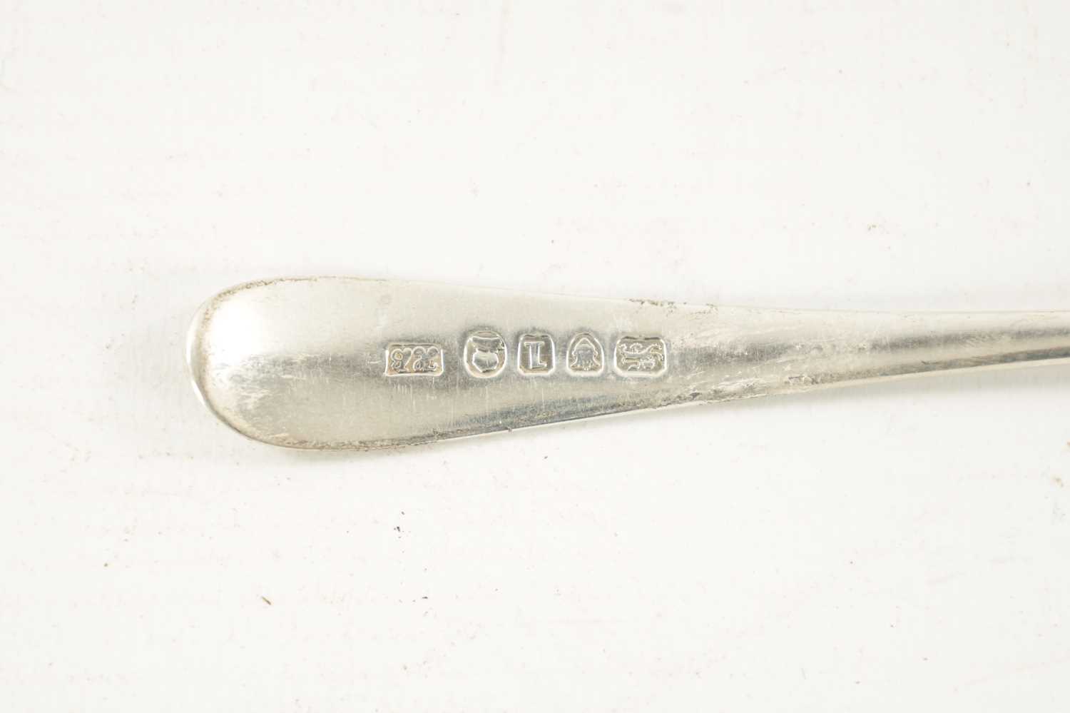 A SET OF SIX GEORGE III SILVER DESERT SPOONS - Image 6 of 6