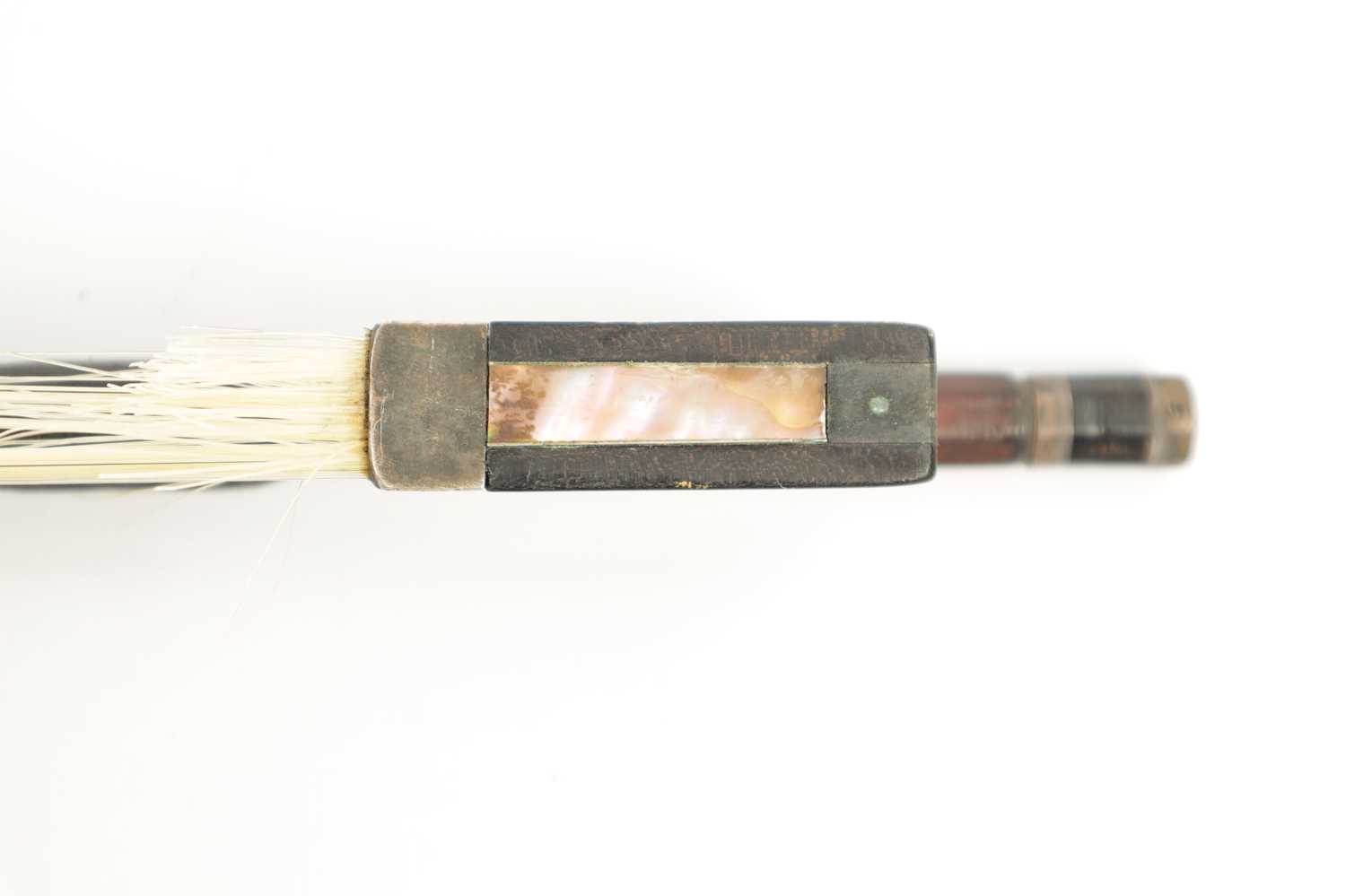 AN OLD VIOLIN BOW SIGNED G. VOLLENS, NEUSTRADT. - Image 4 of 8