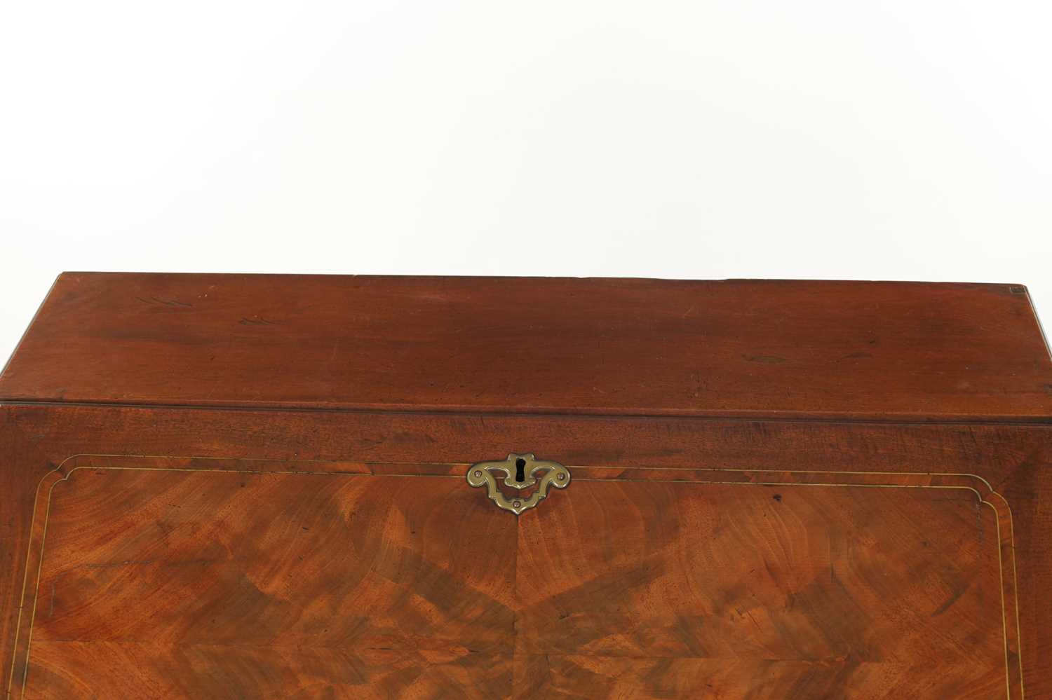 AN IMPORTANT FINE GEORGE II BRASS INLAID FIGURED MAHOGANY BUREAU ATTRIBUTED TO JOHN CHANNON - Image 16 of 16