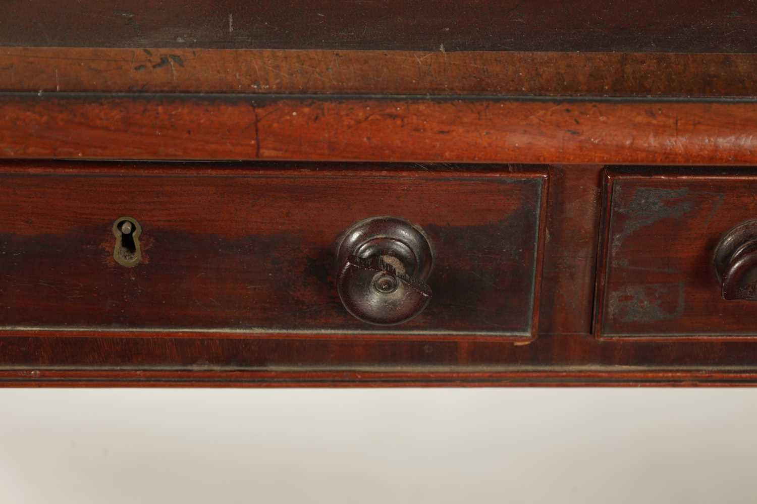A WILLIAM IV MAHOGANY LIBRARY TABLE OF SMALL SIZE - Image 5 of 8