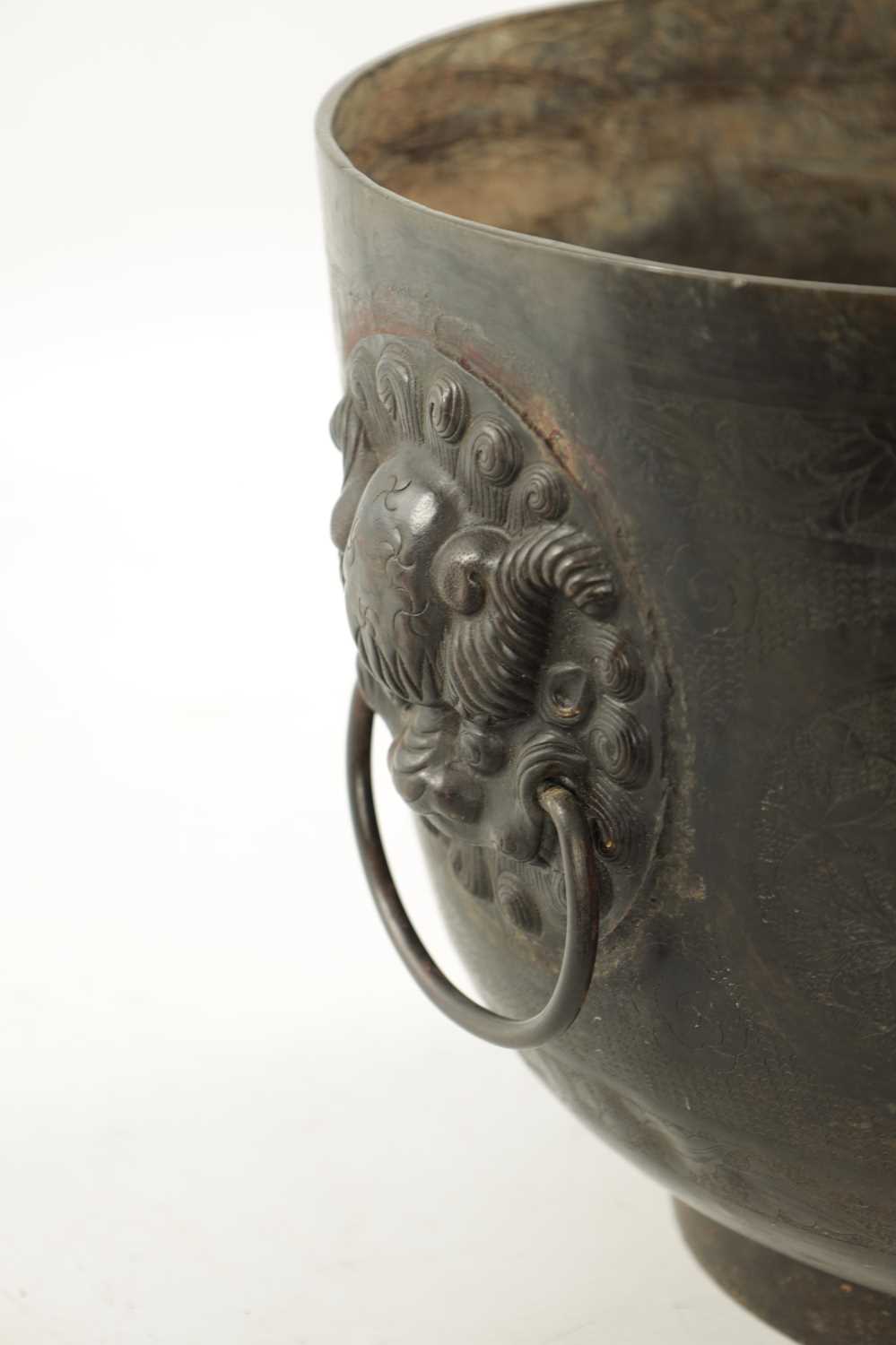 A RARE 17TH/18TH CENTURY CHINESE BRONZE JARDINIERE OF LARGE SIZE - Image 3 of 16