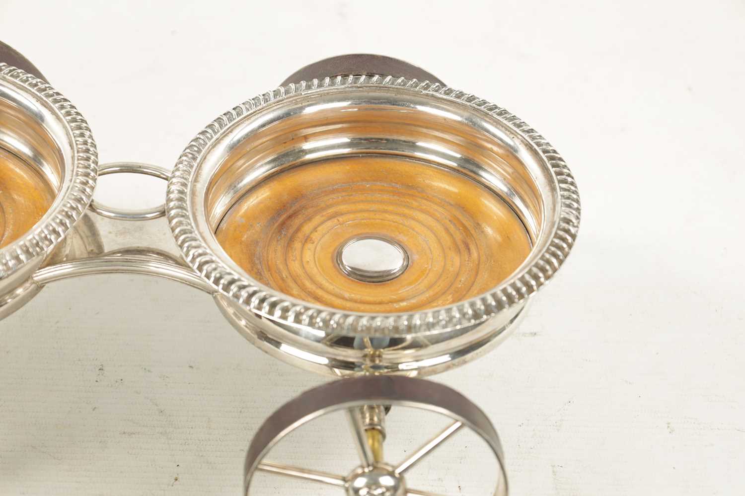 A 19TH CENTURY NOVELTY SILVER PLATED TABLE TOP DOUBLE COASTER TROLLEY FORMED AS A CARRIAGE - Image 4 of 7