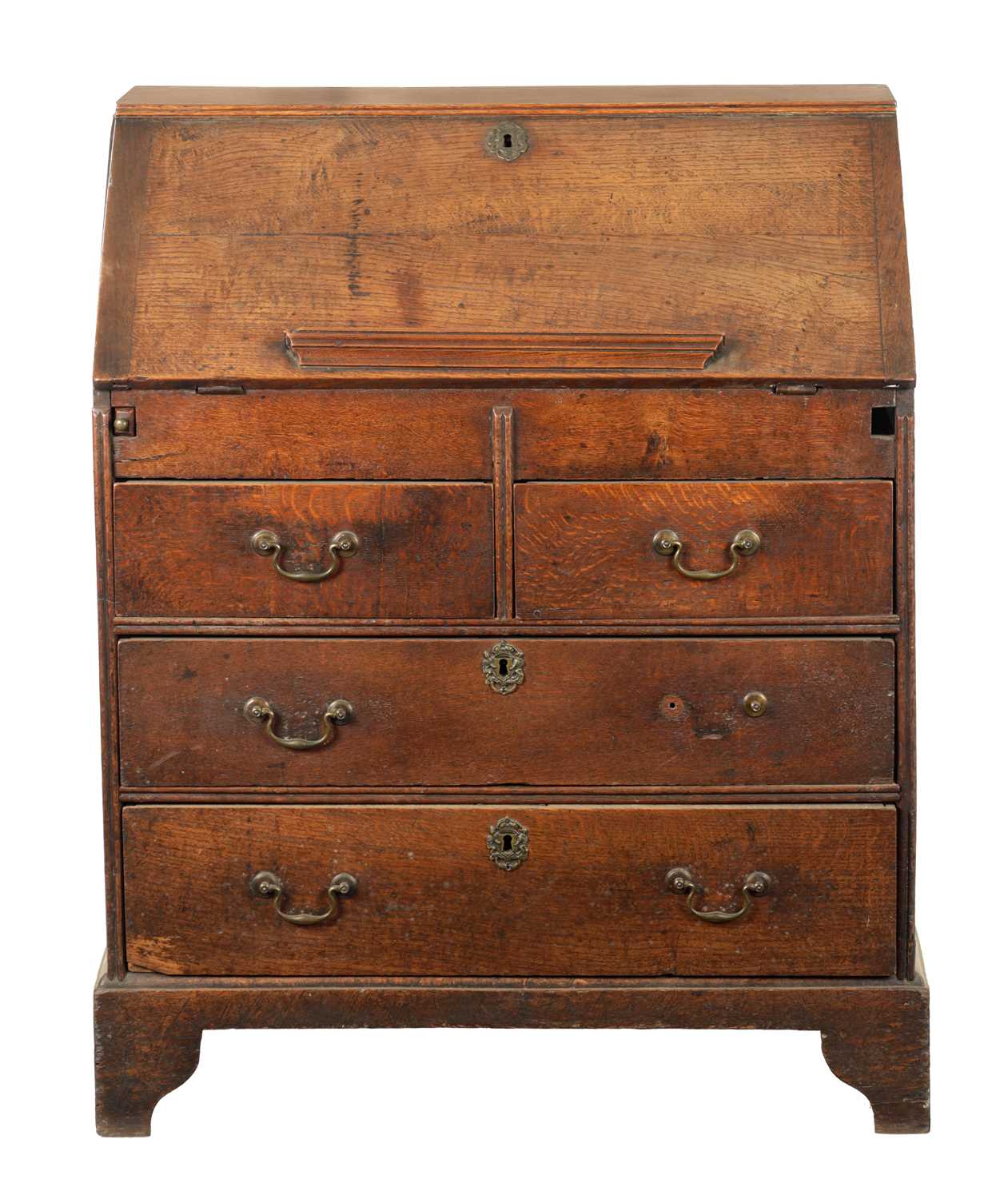 AN EARLY 18TH CENTURY FIGURED OAK COUNTRY MADE BUREAU