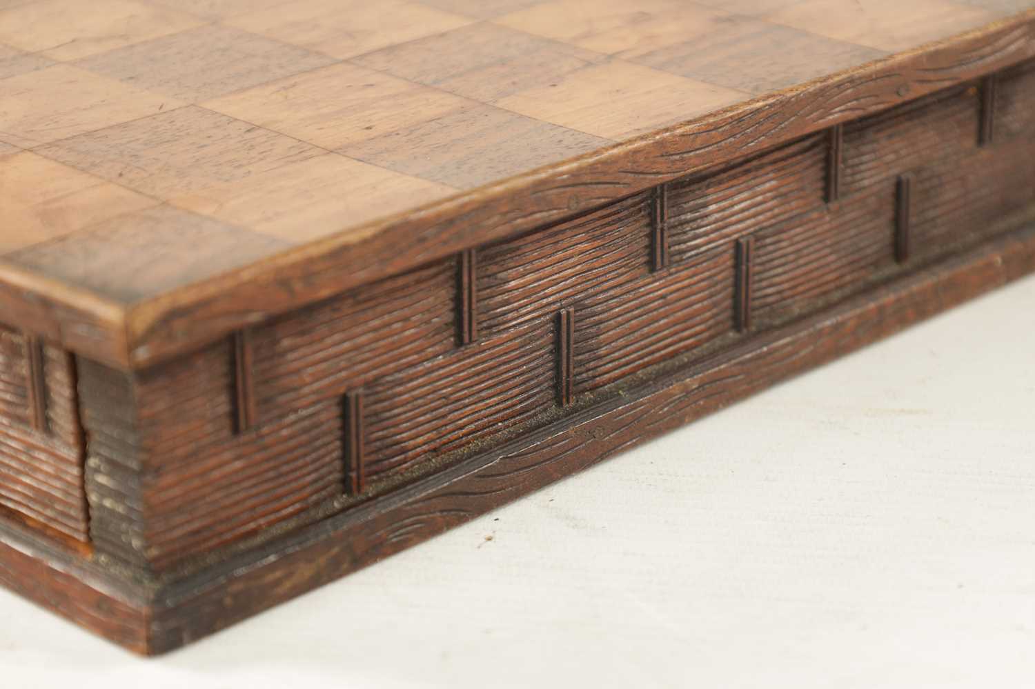 A 19TH CENTURY CARVED WOOD DOUBLE SIDED CHESS BOARD - Image 4 of 5