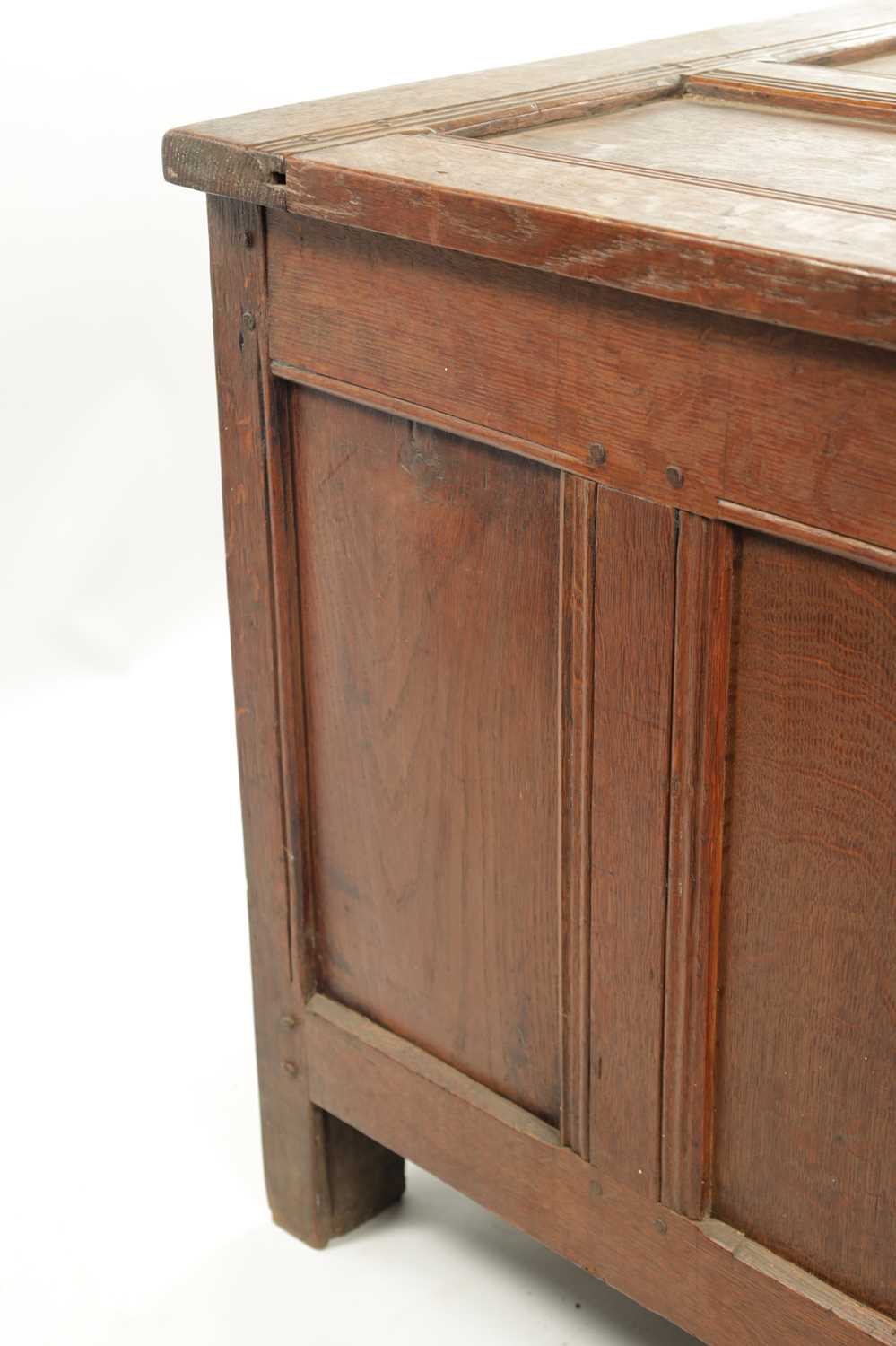 A 17TH CENTURY CARVED OAK LINEN FOLD COFFER - Image 4 of 11