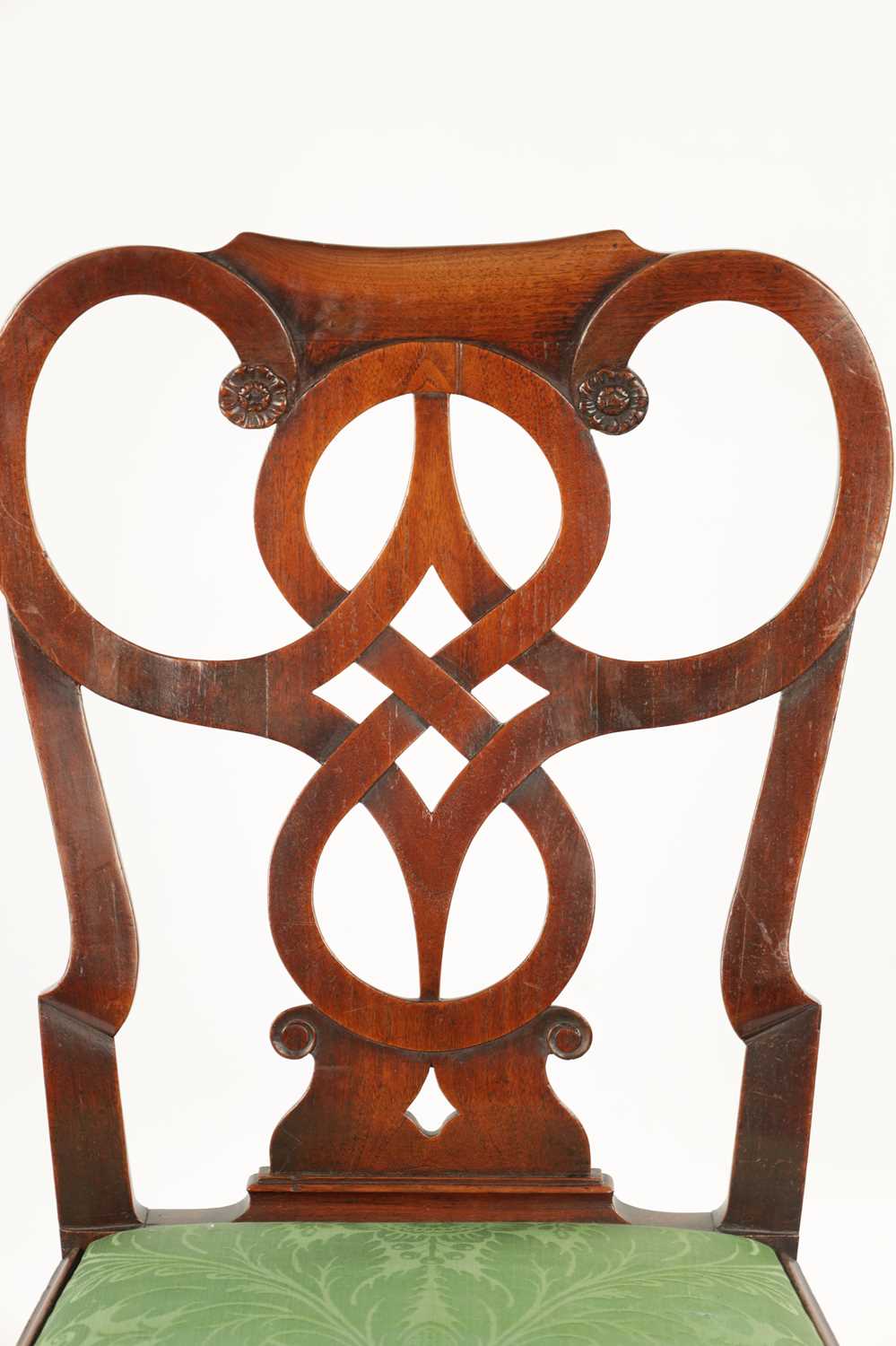 A MID 18TH CENTURY WALNUT SIDE CHAIR IN THE MANNER OF ROBERT MAINWARING - Image 3 of 9