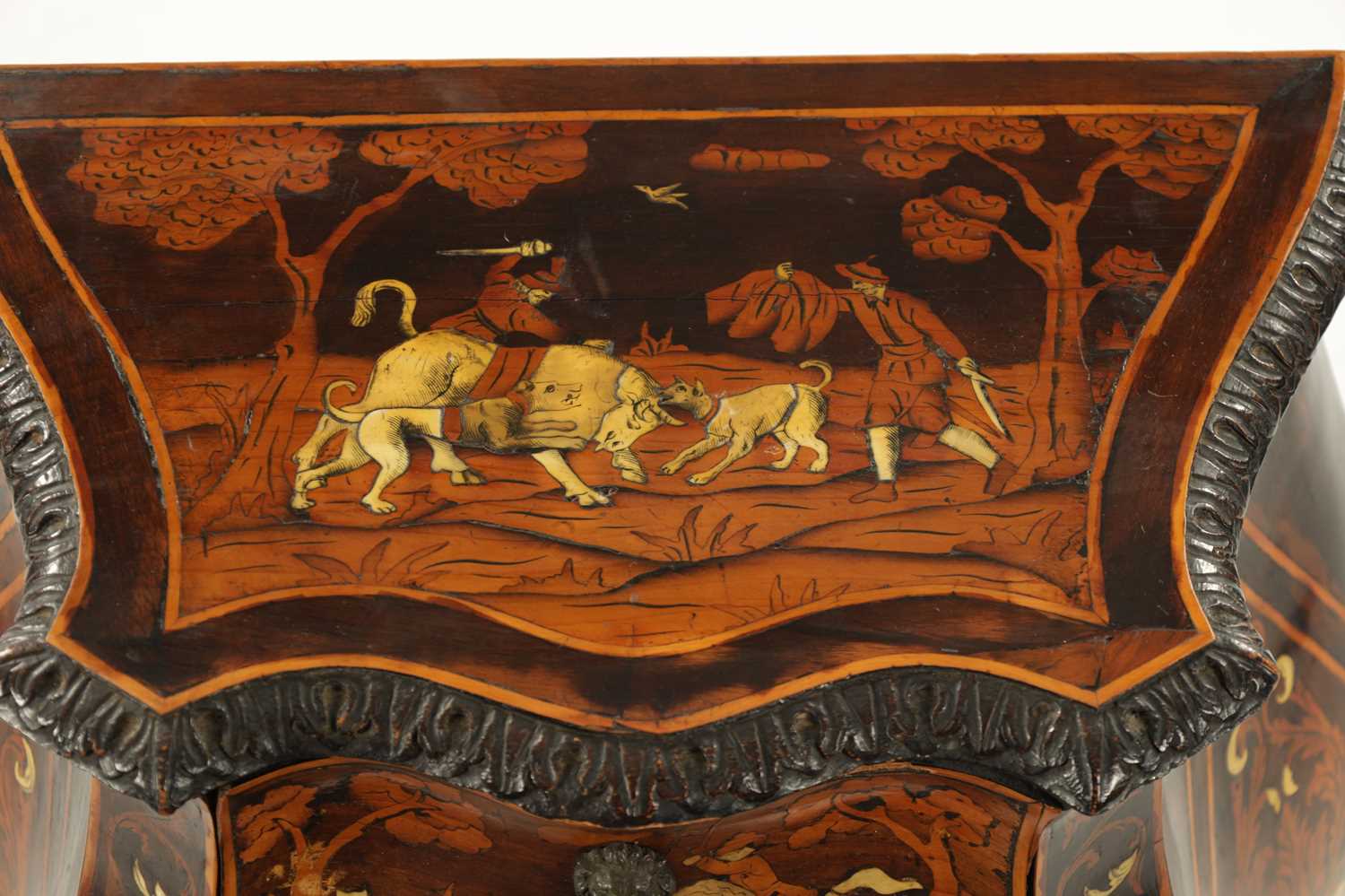 AN EARLY 18TH CENTURY ITALIAN MARQUETRY AND BONE INLAID COMMODE OF SMALL SIZE - Image 3 of 9