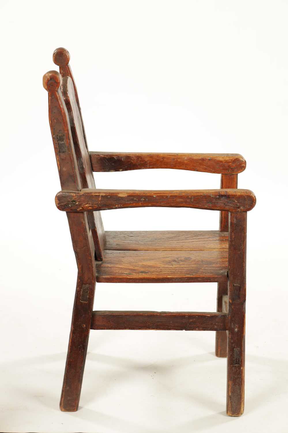 AN UNUSUAL 18TH CENTURY WELSH SCUMBLED PINE CHILD’S CHAIR - Image 4 of 5