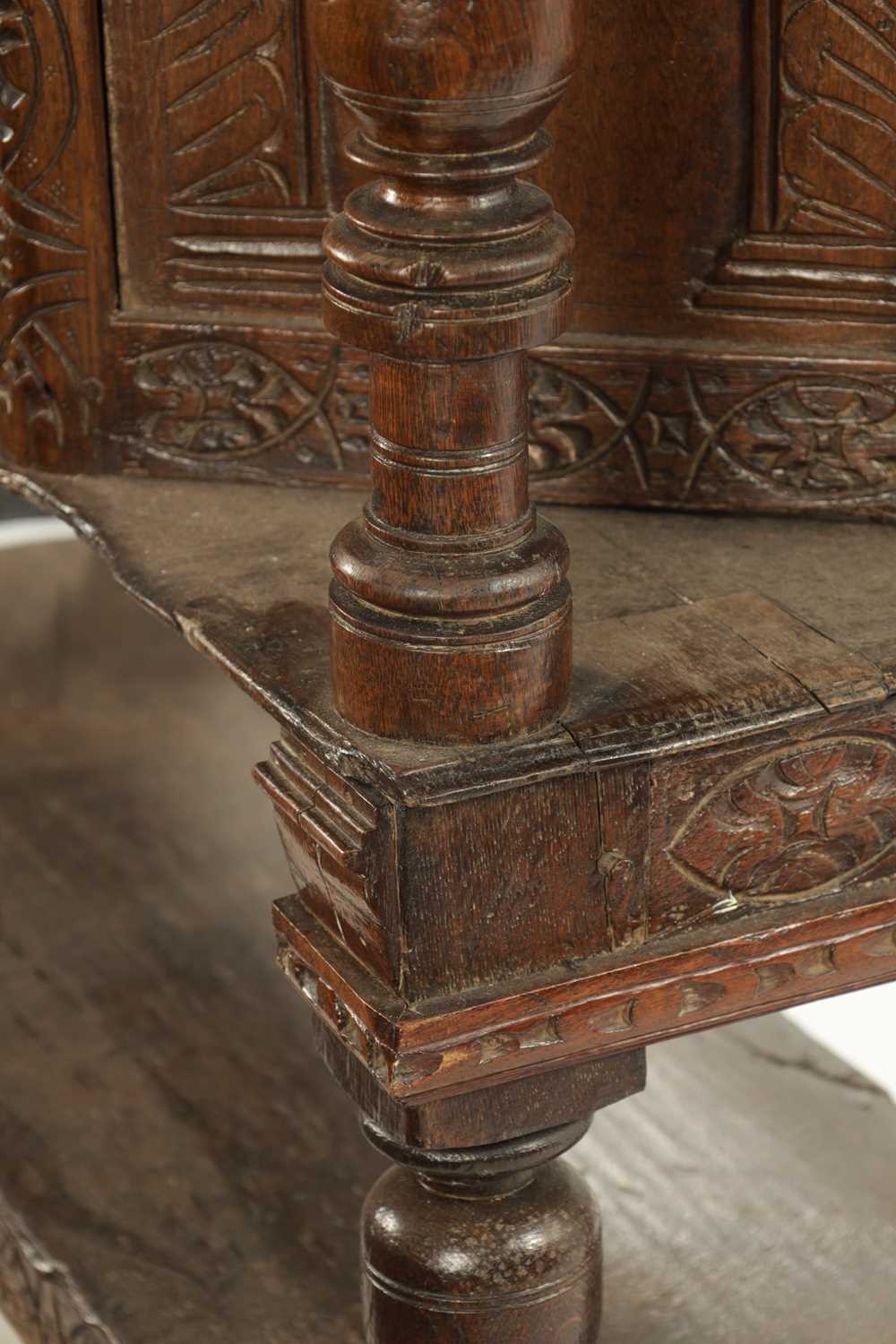 A 17TH CENTURY CARVED OAK BUFFET - Image 8 of 9