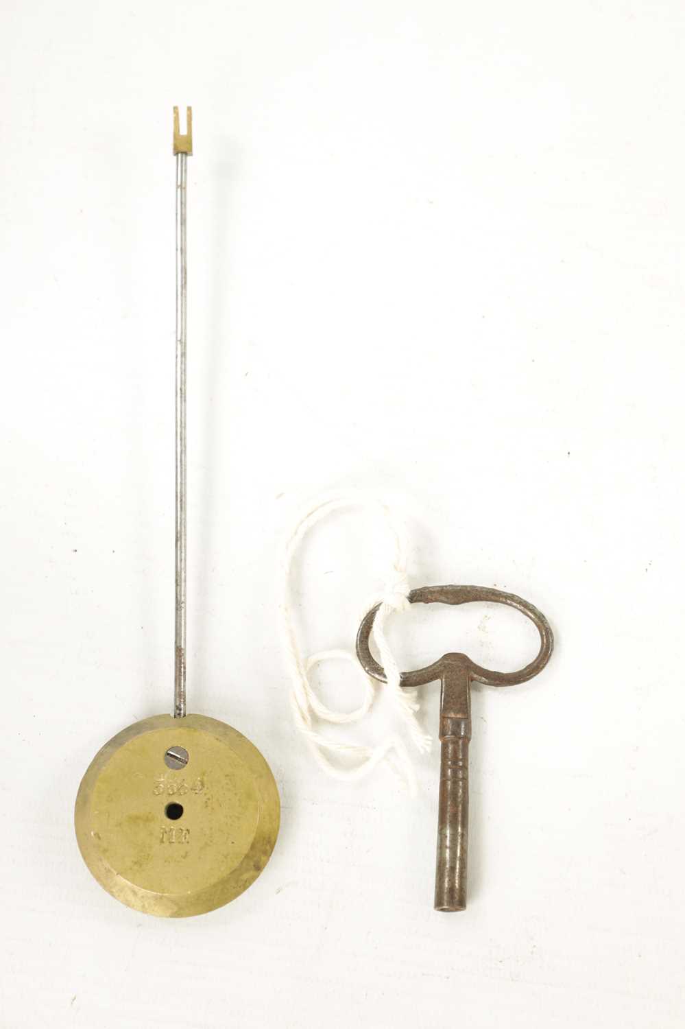 A 19TH CENTURY FRENCH ORMOLU MANTEL CLOCK - Image 6 of 9