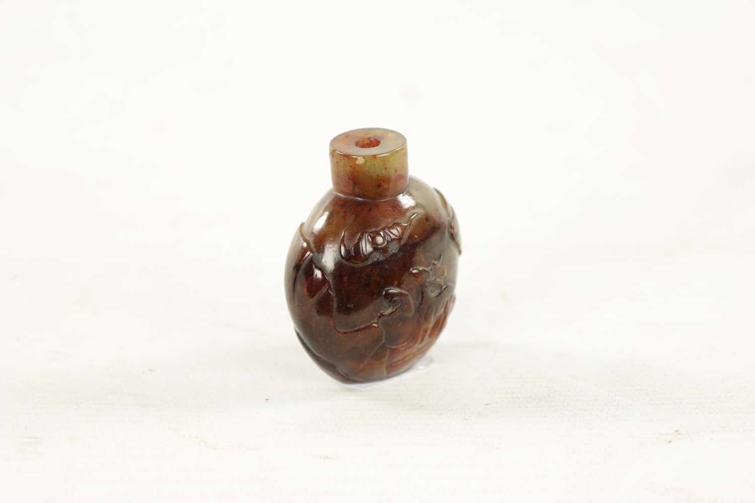 A CHINESE CARVED RUSSET JADE SNUFF BOTTLE - Image 5 of 18