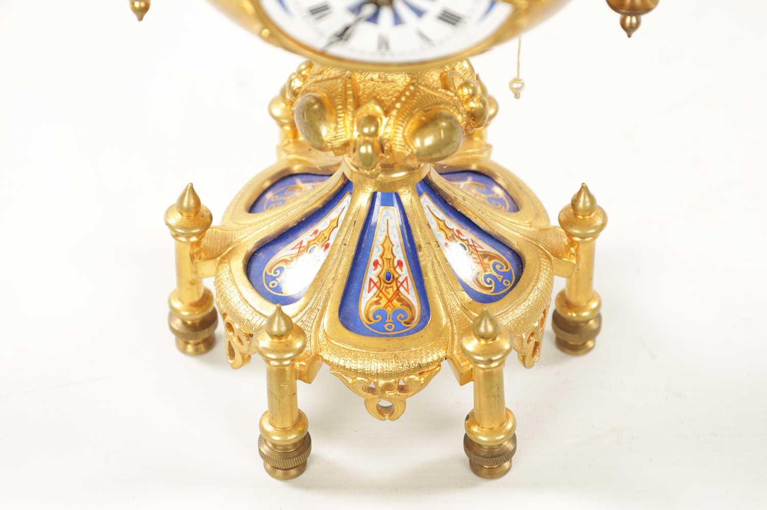 A LATE 19TH CENTURY FRENCH ORMOLU AND PORCELAIN PANELLED MANTEL CLOCK - Image 3 of 9