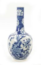 A 19TH CENTURY CHINESE BLUE AND WHITE BOTTLE NECK VASE