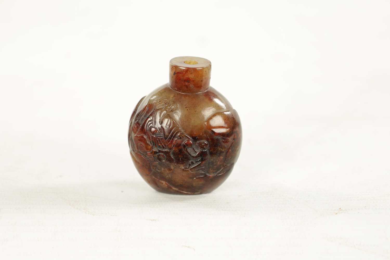 A CHINESE CARVED RUSSET JADE SNUFF BOTTLE - Image 2 of 18