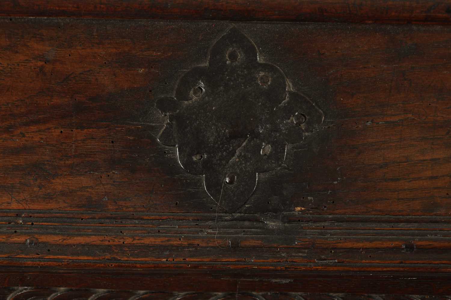 AN EARLY 18TH CENTURY FLEMISH OAK KIST DATED 1718 - Image 5 of 10