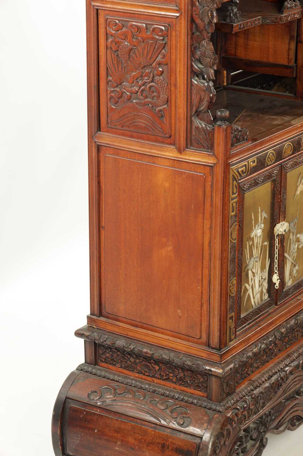 A FINE JAPENESE MEIJI PERIOD CARVED HARDWOOD SHIBIYAMA COLLECTOR’S CABINET - Image 11 of 11