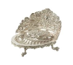 AN EARLY 19TH CENTURY SOUTH AMERICAN SILVER DISH