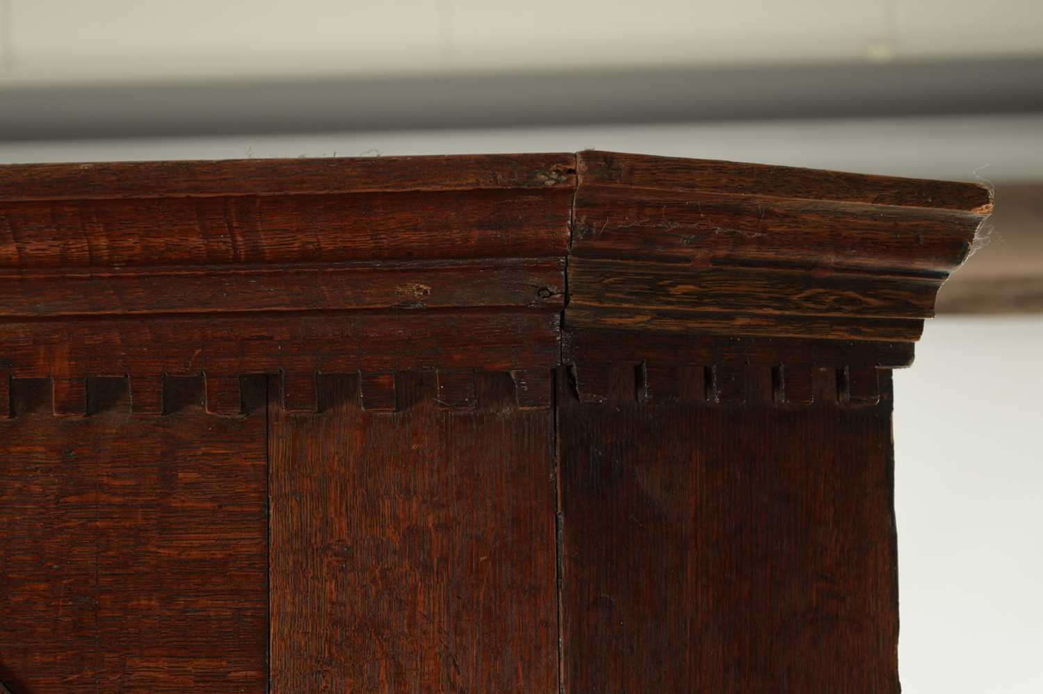 AN EARLY 18TH CENTURY OAK STANDING CORNER CUPBOARD - Image 3 of 4