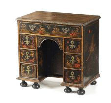 A GOOD QUEEN ANNE CHINOISERIE DECORATED LACQUER WORK KNEEHOLE DESK