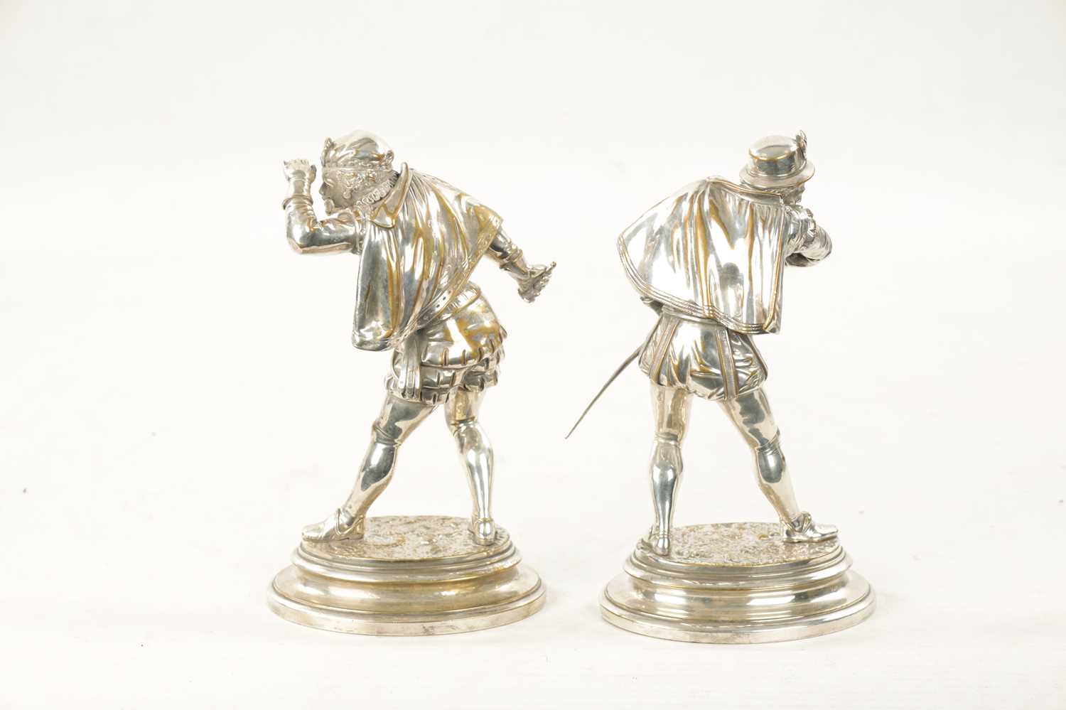 EMILE GUILLEMIN. A PAIR OF SILVERED BRONZE SCULPTURES DEPICTING CAVALIERS - Image 7 of 8